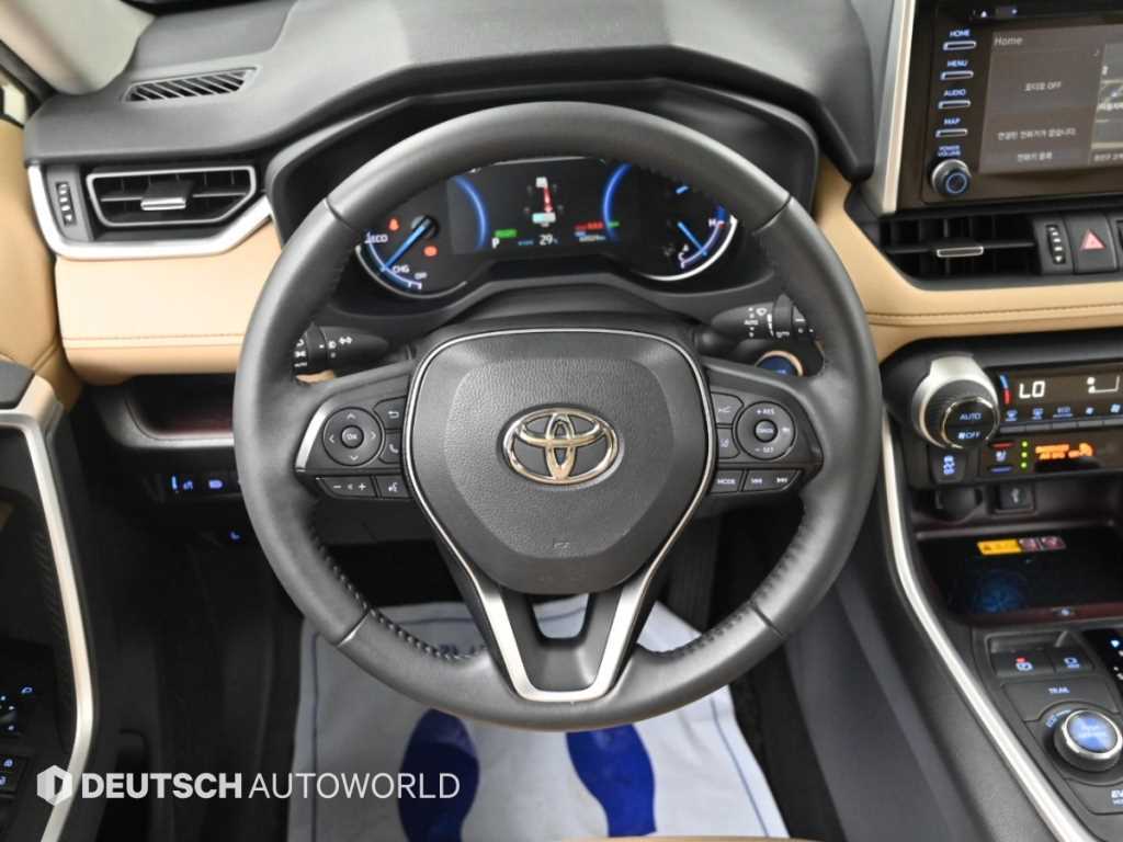 Toyota RAV4 — photo 13