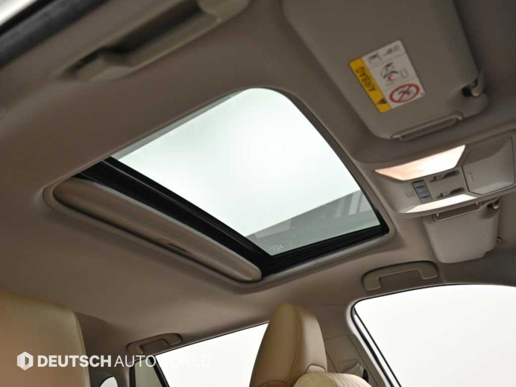 Toyota RAV4 — photo 18