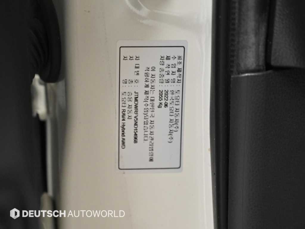 Toyota RAV4 — photo 20