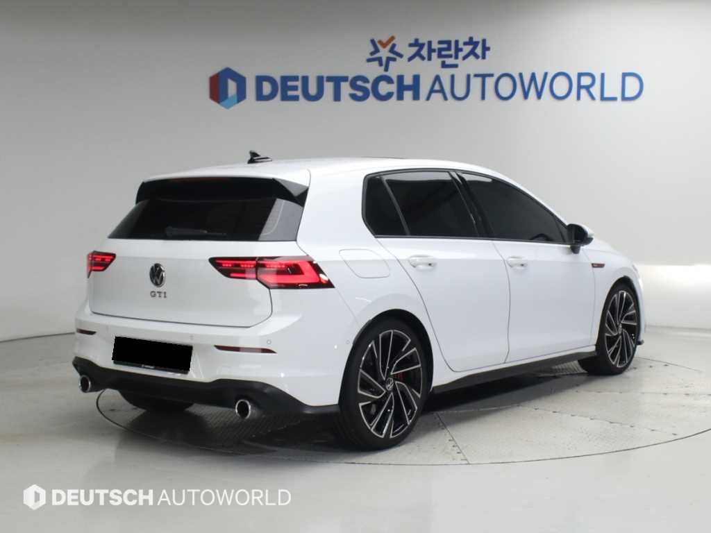 Volkswagen Golf — photo 02