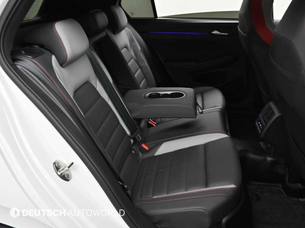 Volkswagen Golf — photo 12