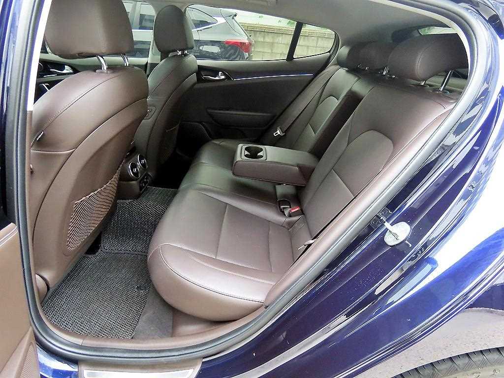 Kia Stinger — photo 06