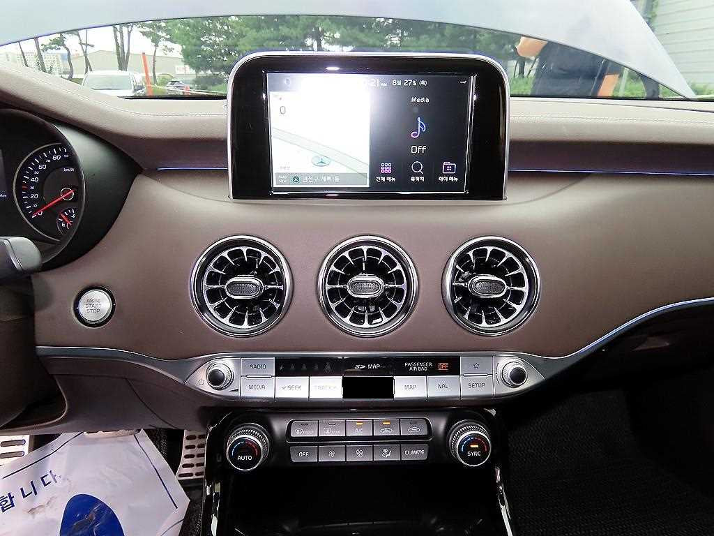 Kia Stinger — photo 13