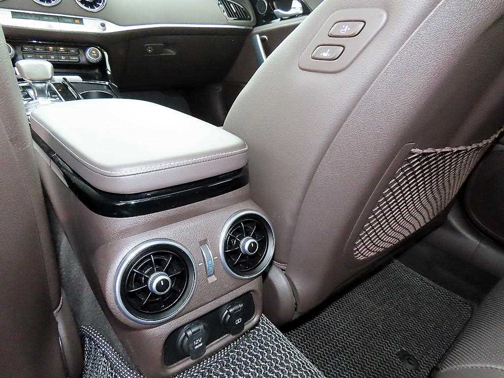 Kia Stinger — photo 17