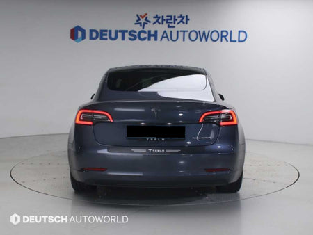 Tesla Model 3 — photo 04