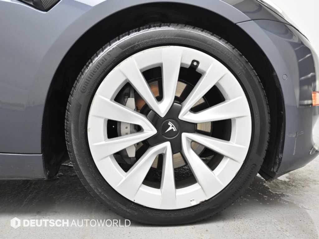 Tesla Model 3 — photo 05