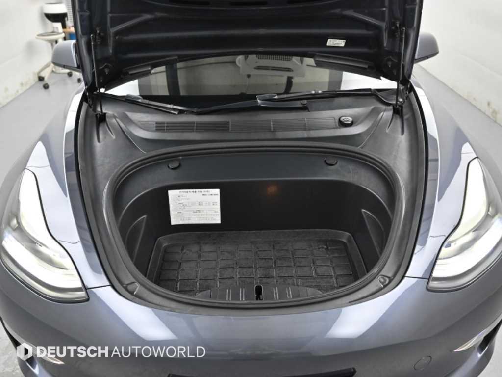 Tesla Model 3 — photo 06