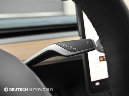 Tesla Model 3 — photo 09
