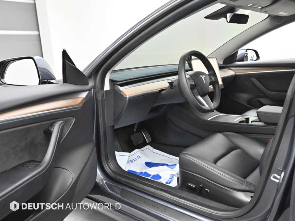 Tesla Model 3 — photo 11