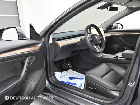 Tesla Model 3 — photo 11