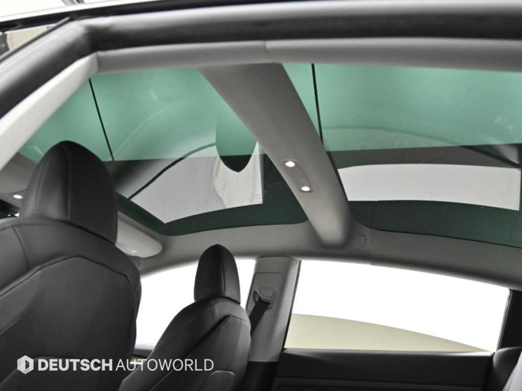 Tesla Model 3 — photo 18