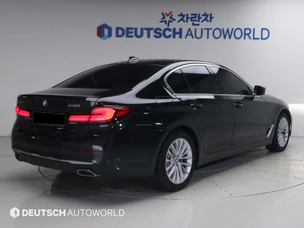 BMW 5-Series — photo 02