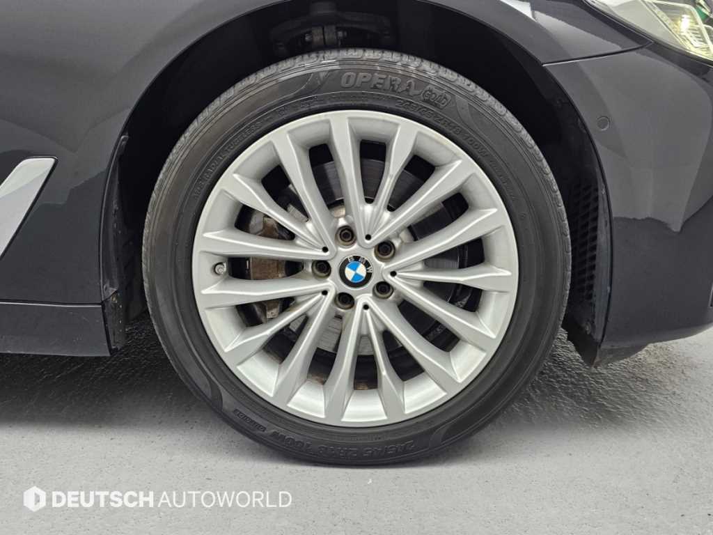 BMW 5-Series — photo 05
