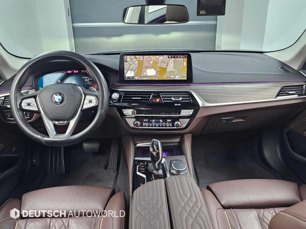 BMW 5-Series — photo 07