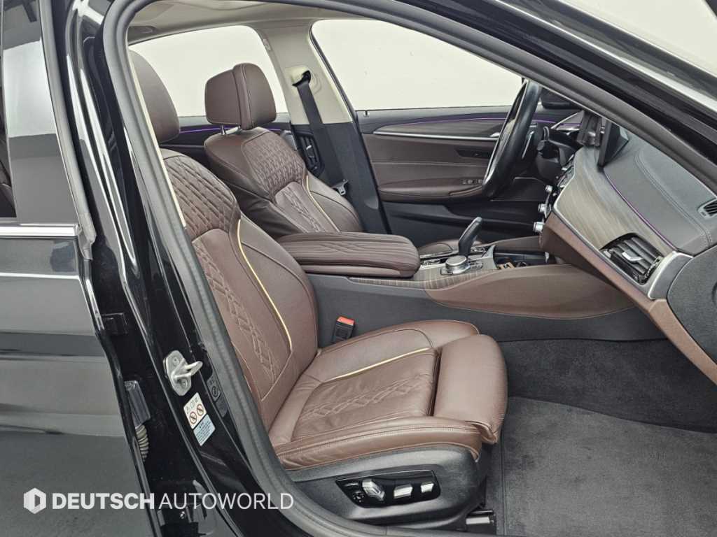 BMW 5-Series — photo 10