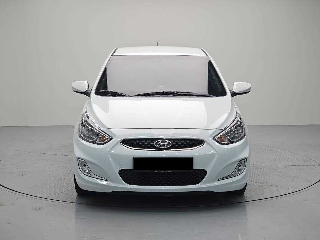 Hyundai Accent — photo 02