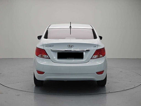 Hyundai Accent — photo 03