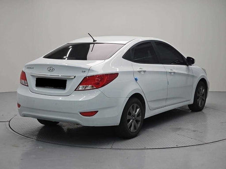 Hyundai Accent — photo 04