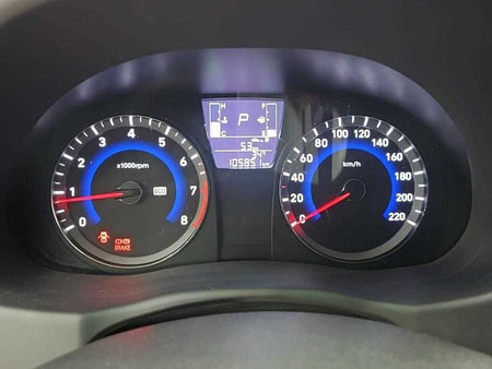 Hyundai Accent — photo 06