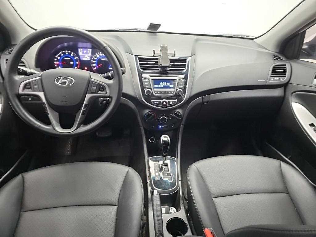 Hyundai Accent — photo 07