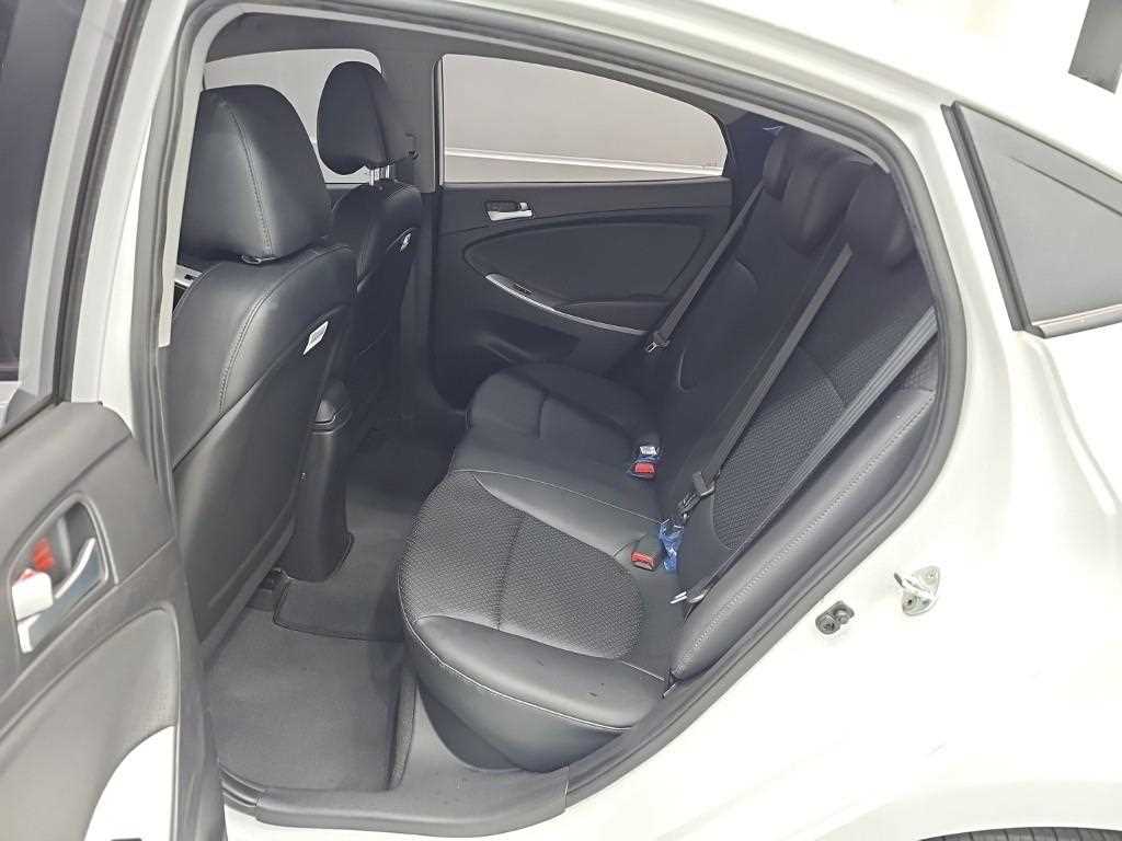 Hyundai Accent — photo 12