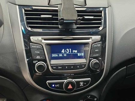 Hyundai Accent — photo 13