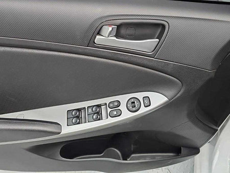 Hyundai Accent — photo 14
