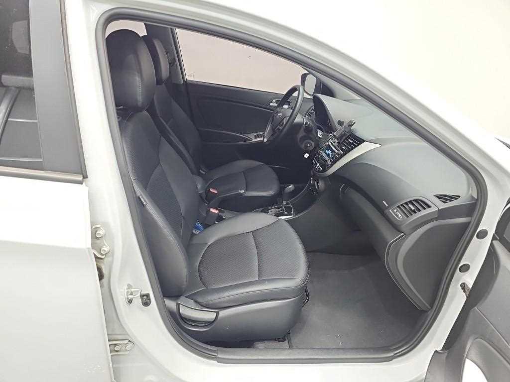 Hyundai Accent — photo 20