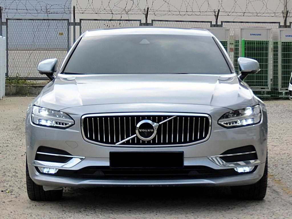 Volvo S90 — photo 01