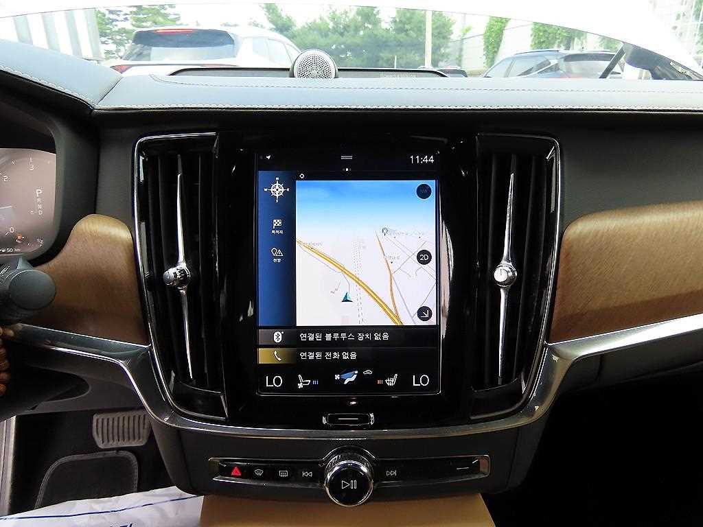 Volvo S90 — photo 13