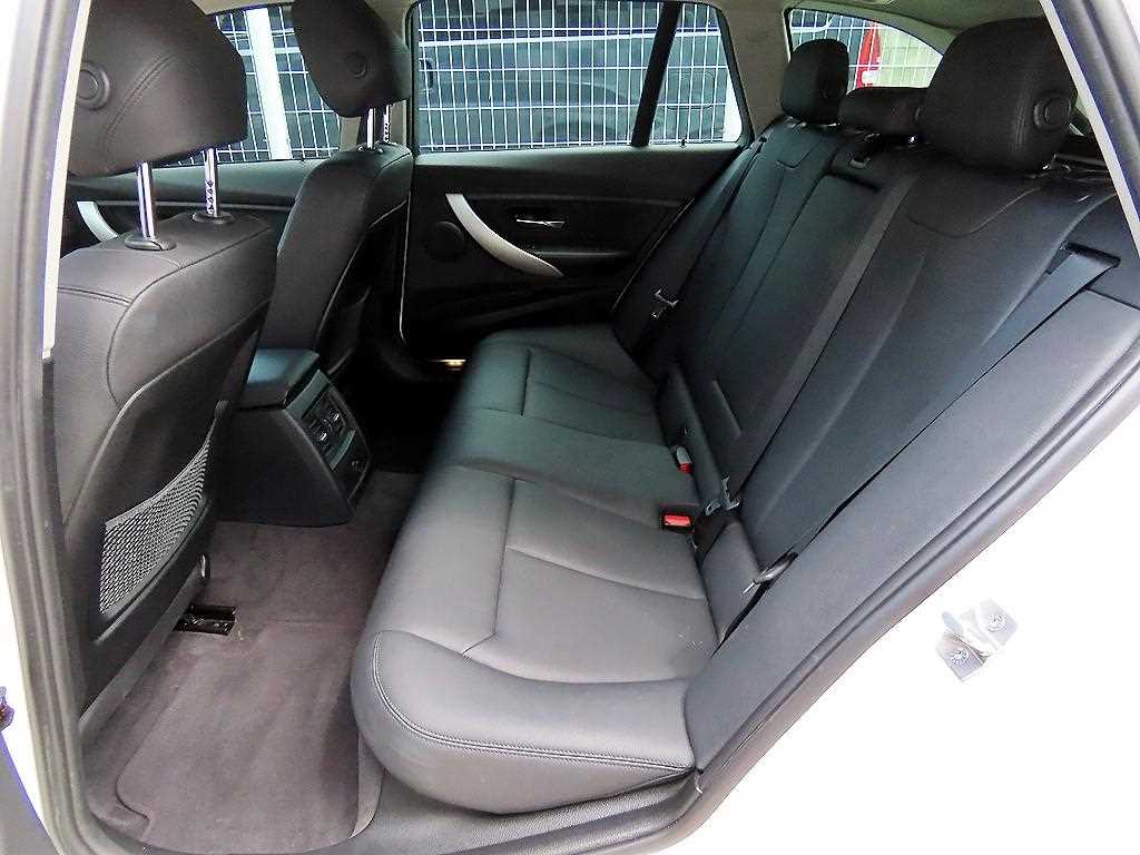 BMW 3-Series — photo 06