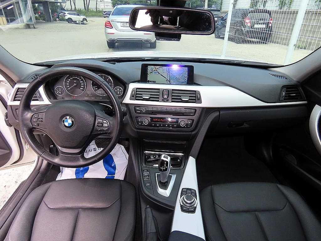 BMW 3-Series — photo 07