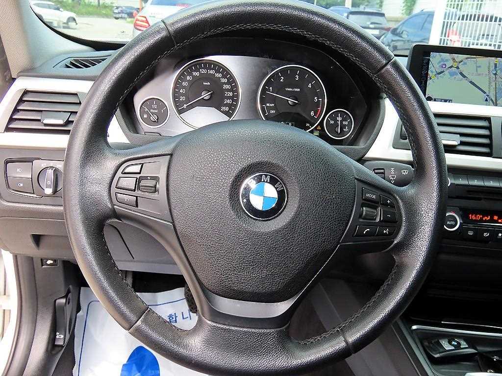 BMW 3-Series — photo 08