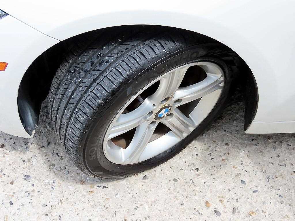 BMW 3-Series — photo 20