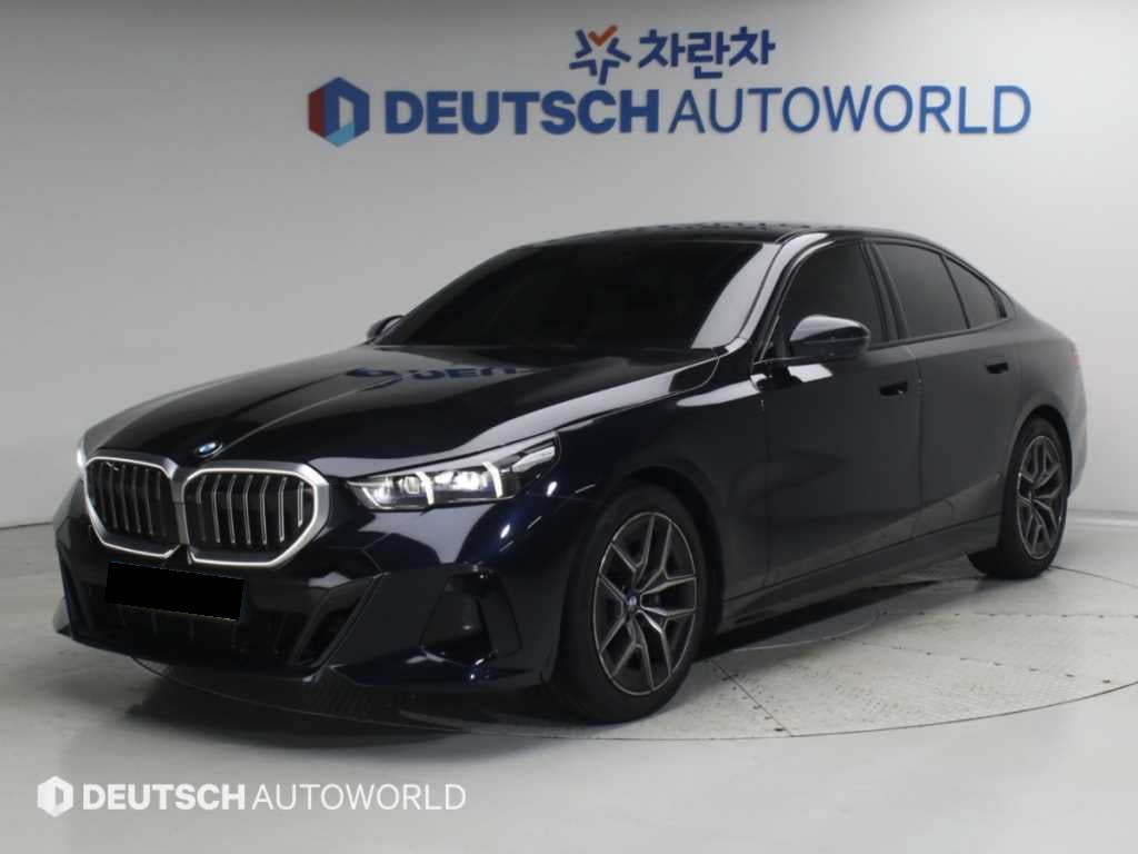BMW 5-Series — photo 01