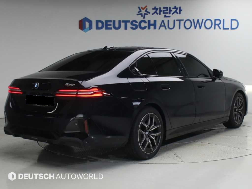 BMW 5-Series — photo 02