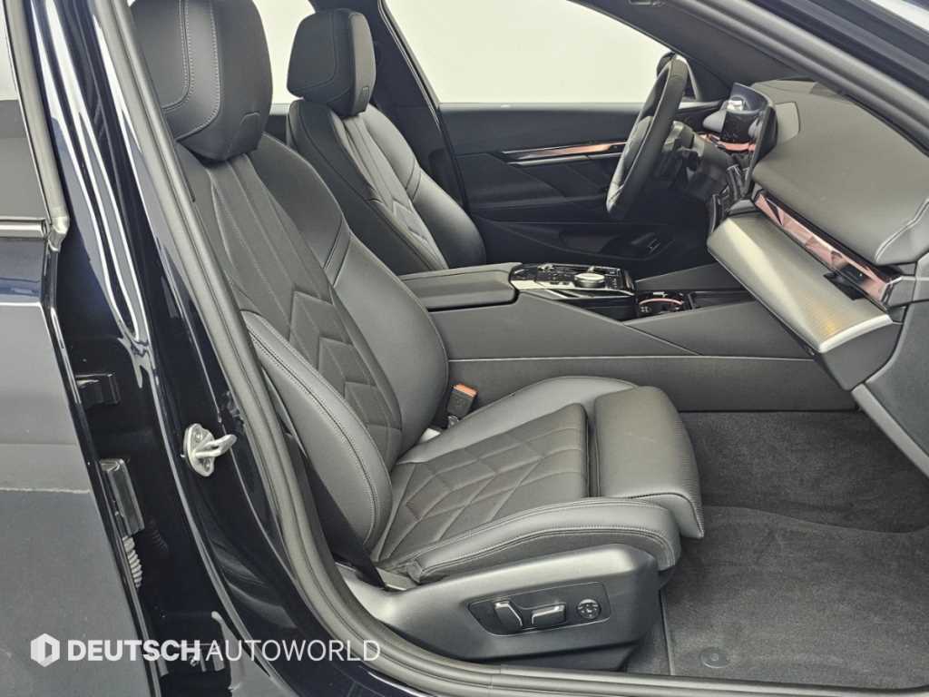 BMW 5-Series — photo 10