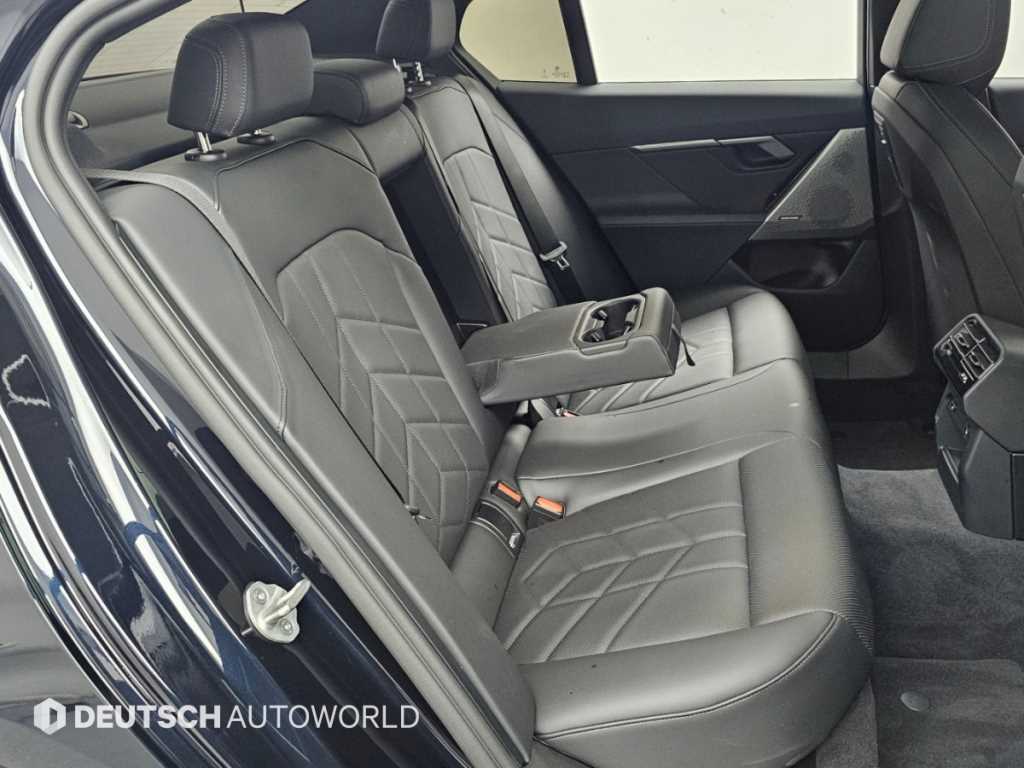 BMW 5-Series — photo 12