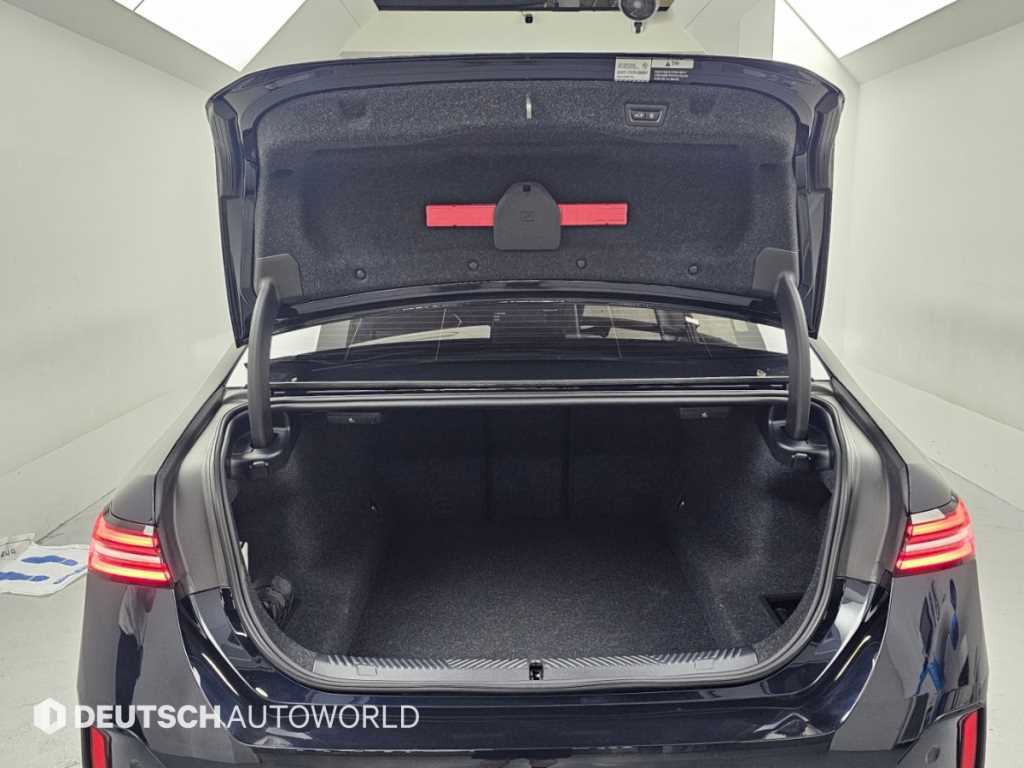 BMW 5-Series — photo 19