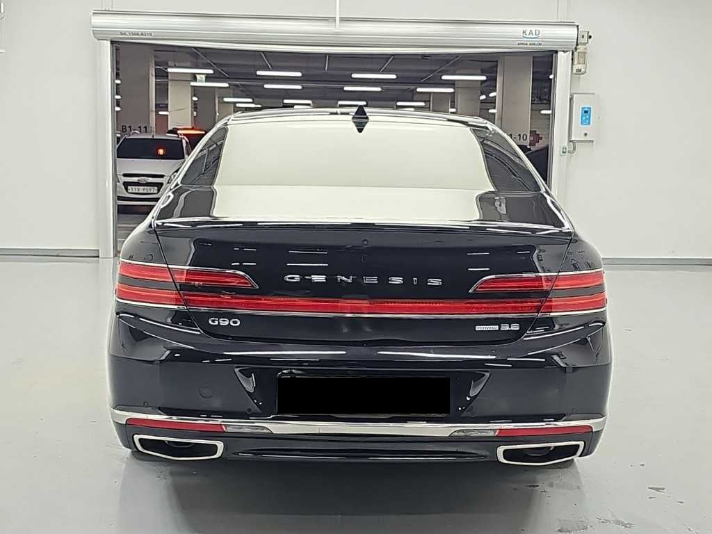 Genesis G90 — photo 03