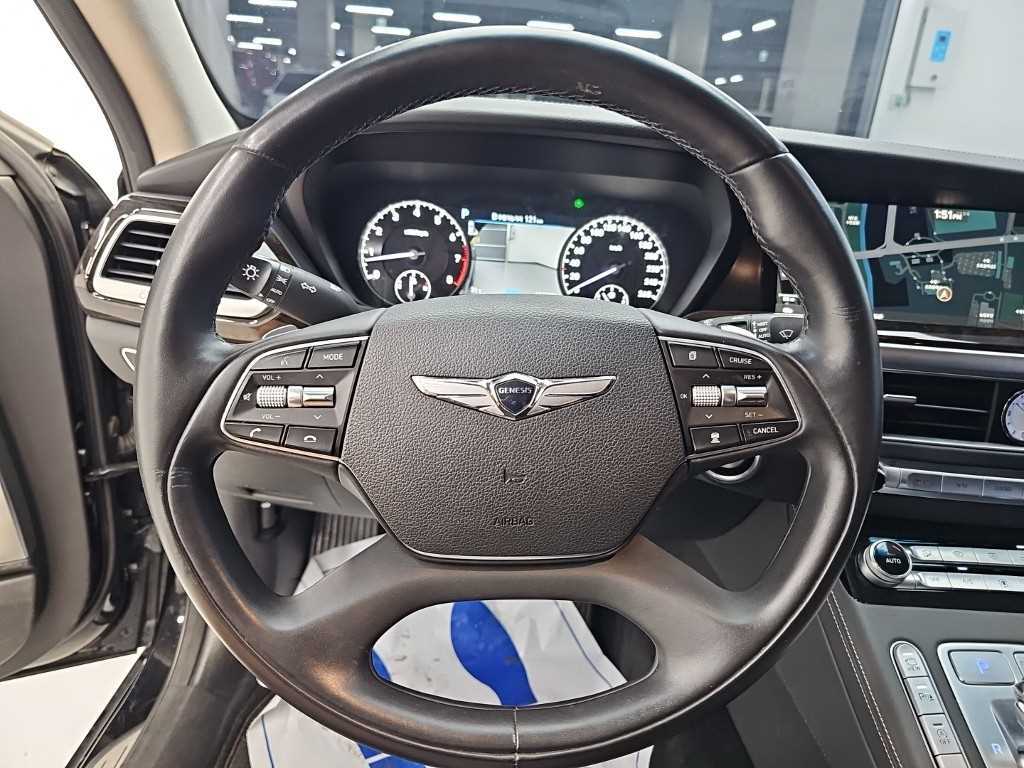 Genesis G90 — photo 09
