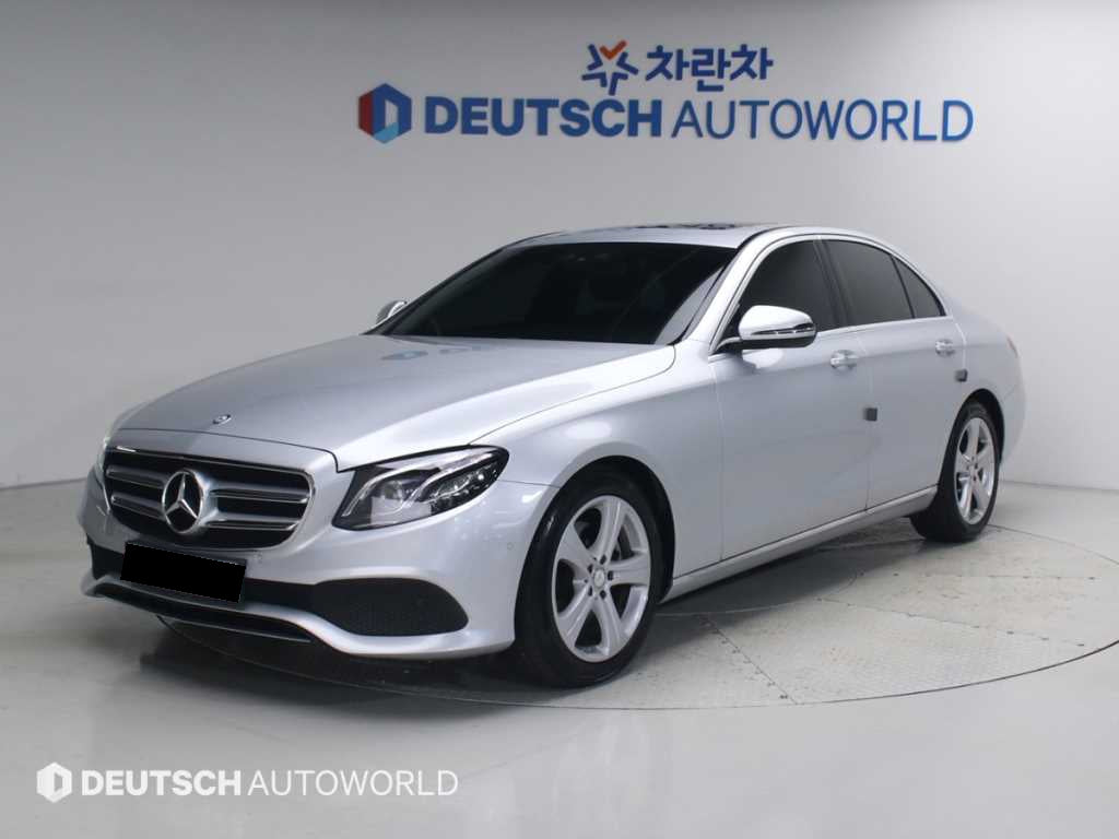 Mercedes-Benz E-Class — photo 01