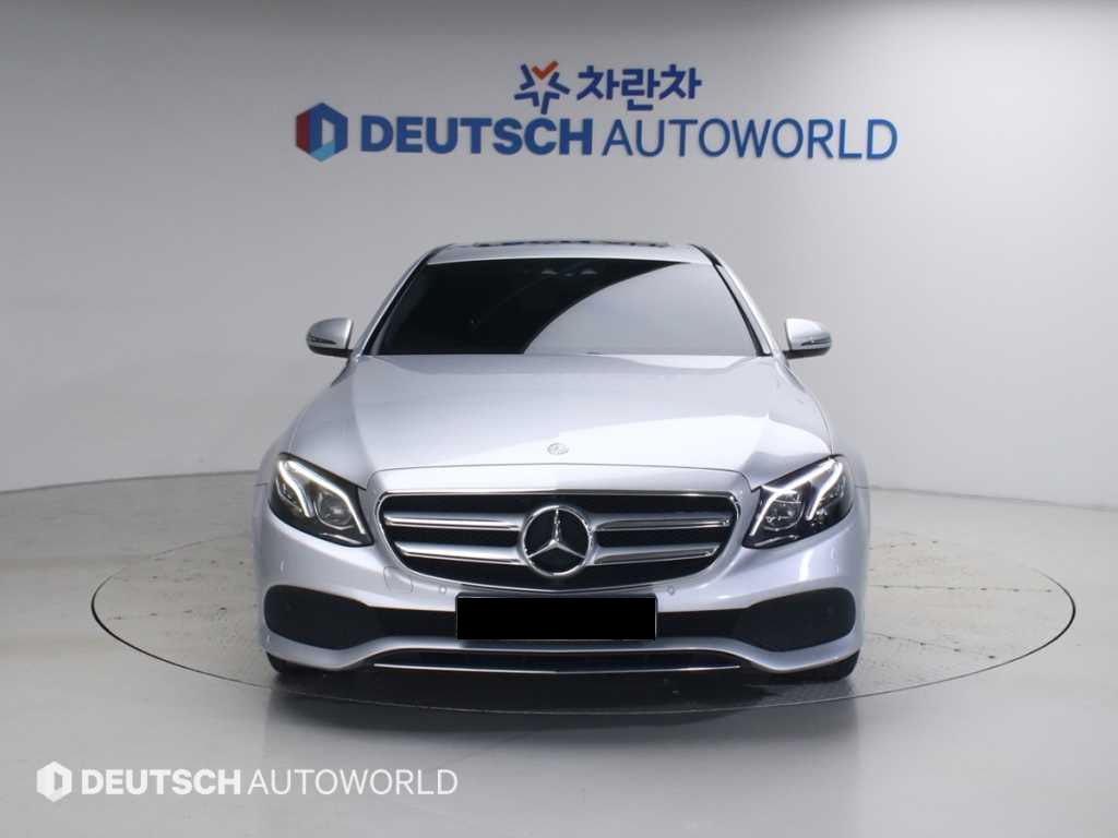 Mercedes-Benz E-Class — photo 03