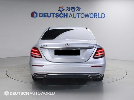 Mercedes-Benz E-Class — photo 04