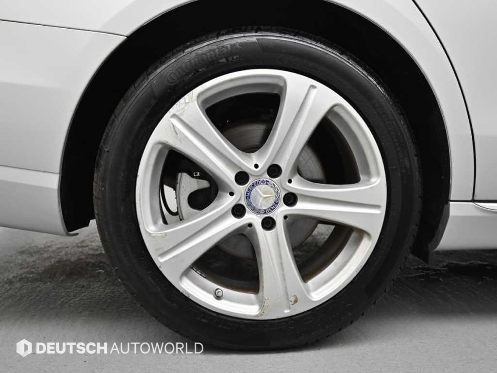 Mercedes-Benz E-Class — photo 05