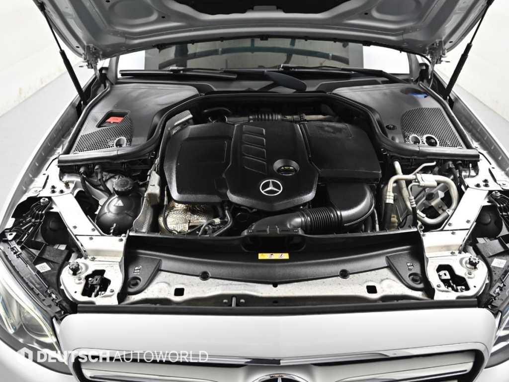 Mercedes-Benz E-Class — photo 06