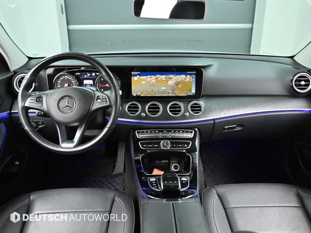 Mercedes-Benz E-Class — photo 07