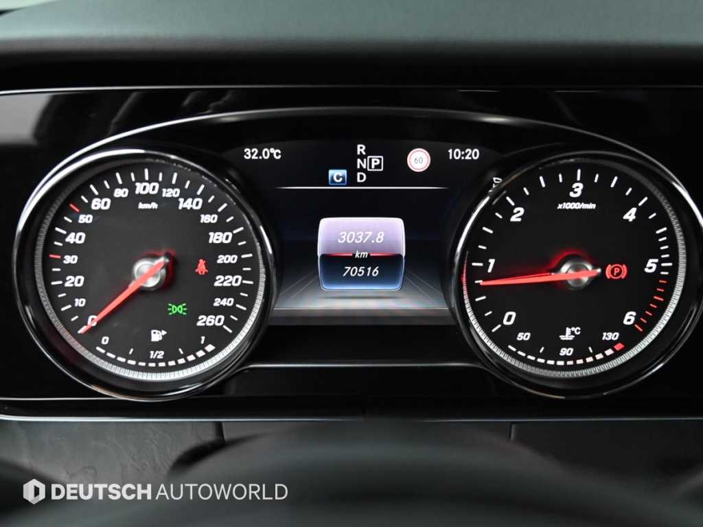 Mercedes-Benz E-Class — photo 08