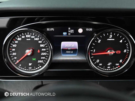 Mercedes-Benz E-Class — photo 08