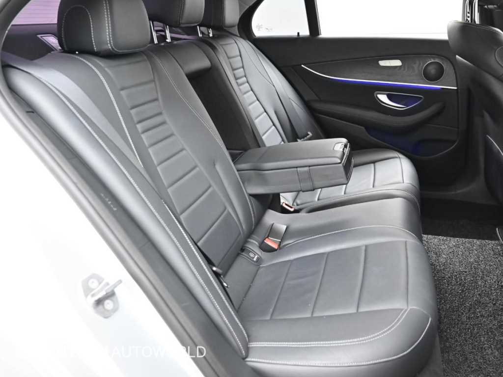 Mercedes-Benz E-Class — photo 12